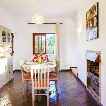 וילה Villa In Gale Near Stunning Sandy Beaches אלבופיירה