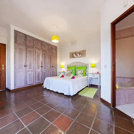 Villa In Gale Near Stunning Sandy Beaches וילה