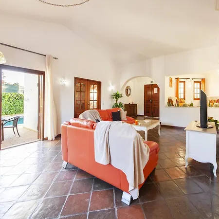 Villa In Gale Near Stunning Sandy Beaches אלבופיירה