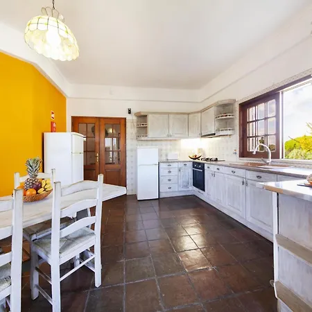 Villa In Gale Near Stunning Sandy Beaches Albufeira