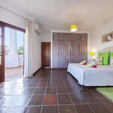 Villa Villa In Gale Near Stunning Sandy Beaches