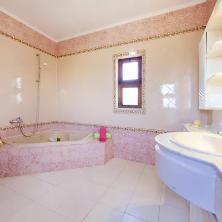 וילה Villa In Gale Near Stunning Sandy Beaches אלבופיירה