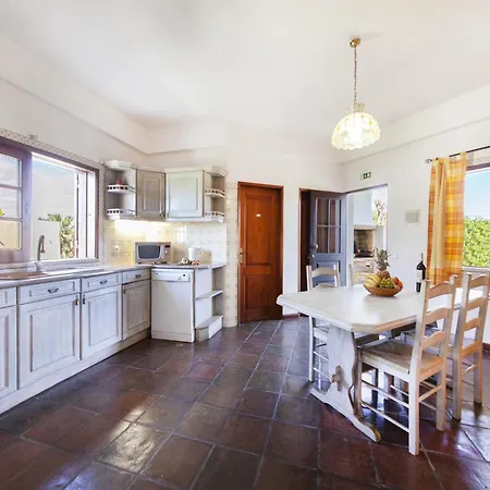 Villa In Gale Near Stunning Sandy Beaches * אלבופיירה